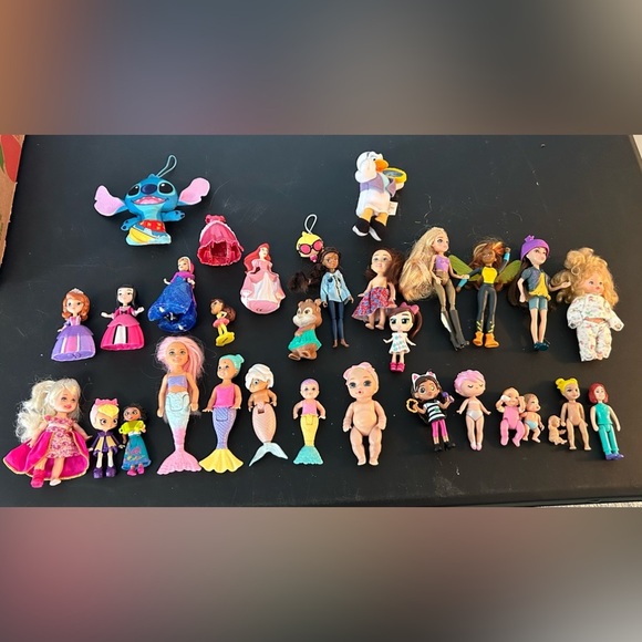 Dolls Lot of 32 disney/fisher price mermaids and other little toys - Picture 1 of 4